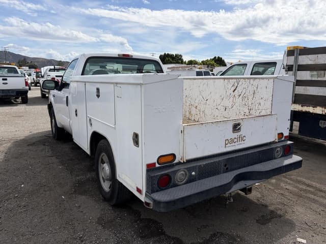 Image of Ford F-250 equipment image 3