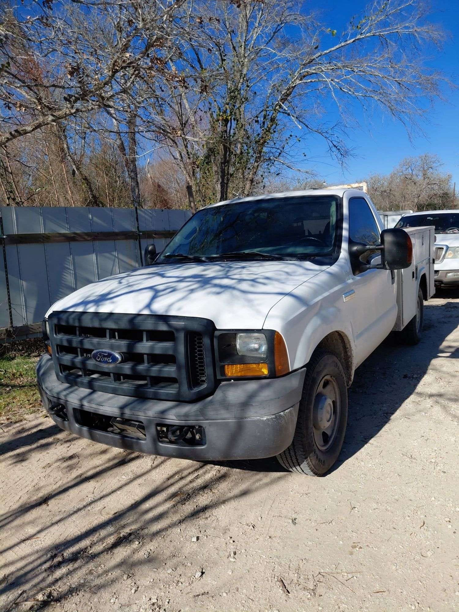 2005 Ford F-250 Equipment Image0