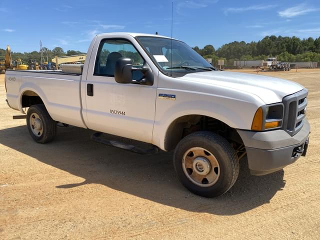 Image of Ford F-250 equipment image 3