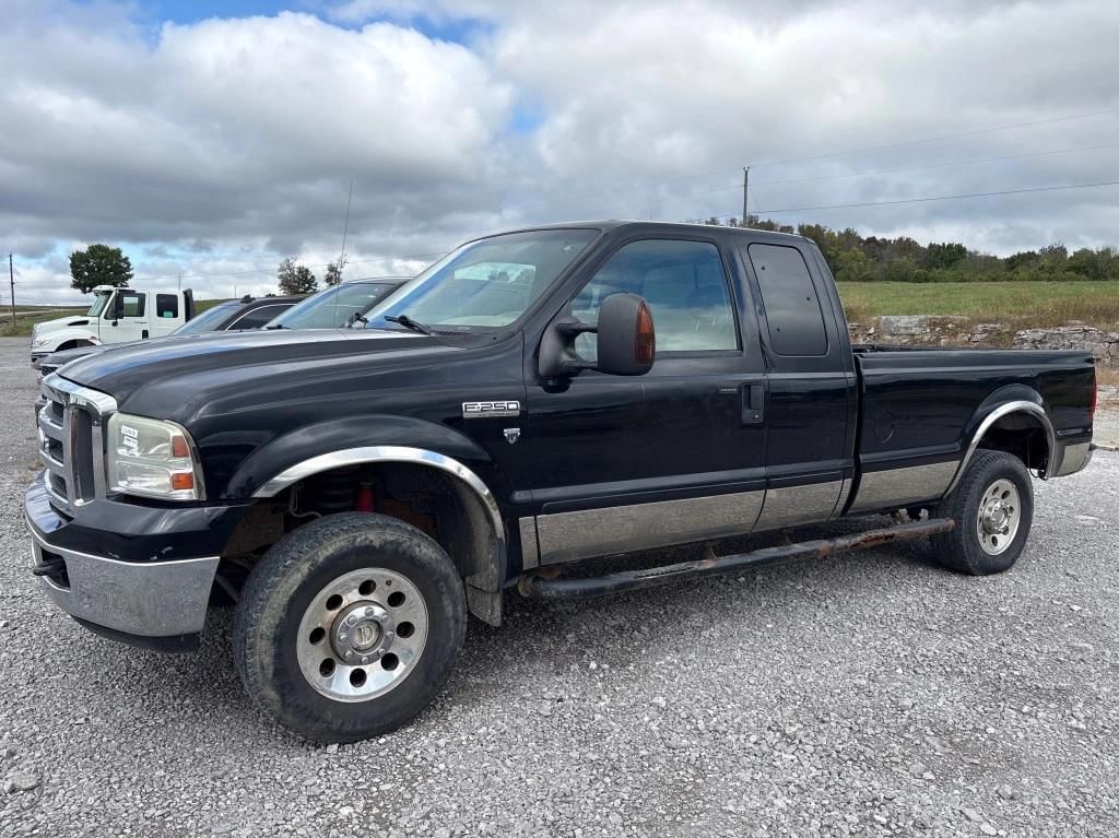 2005 Ford F-250 Equipment Image0