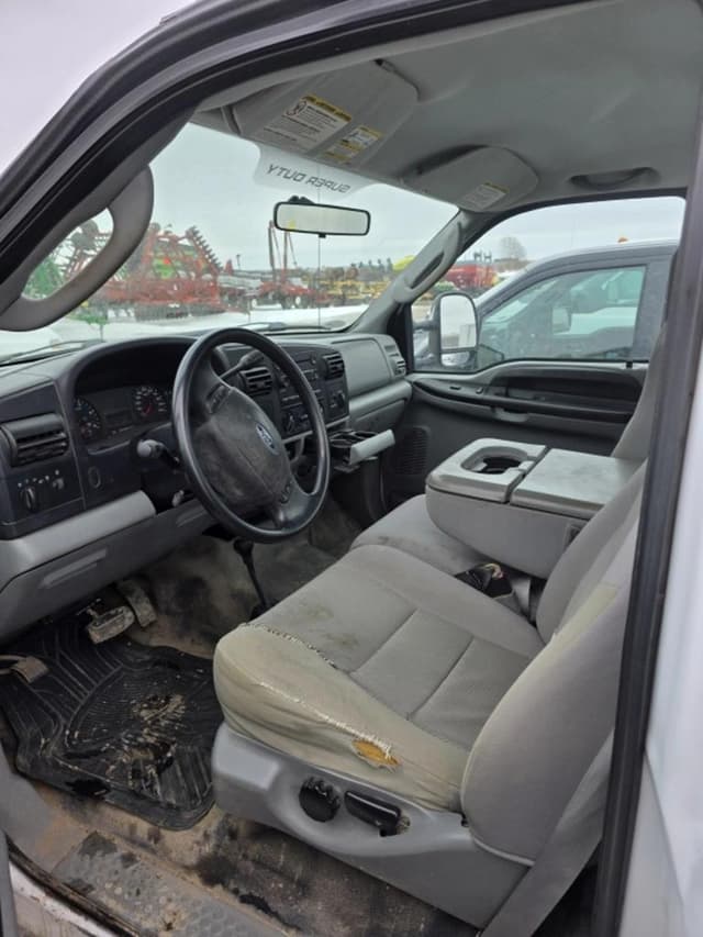 Image of Ford F-250 equipment image 4