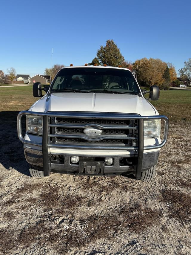 Image of Ford F-350 equipment image 1