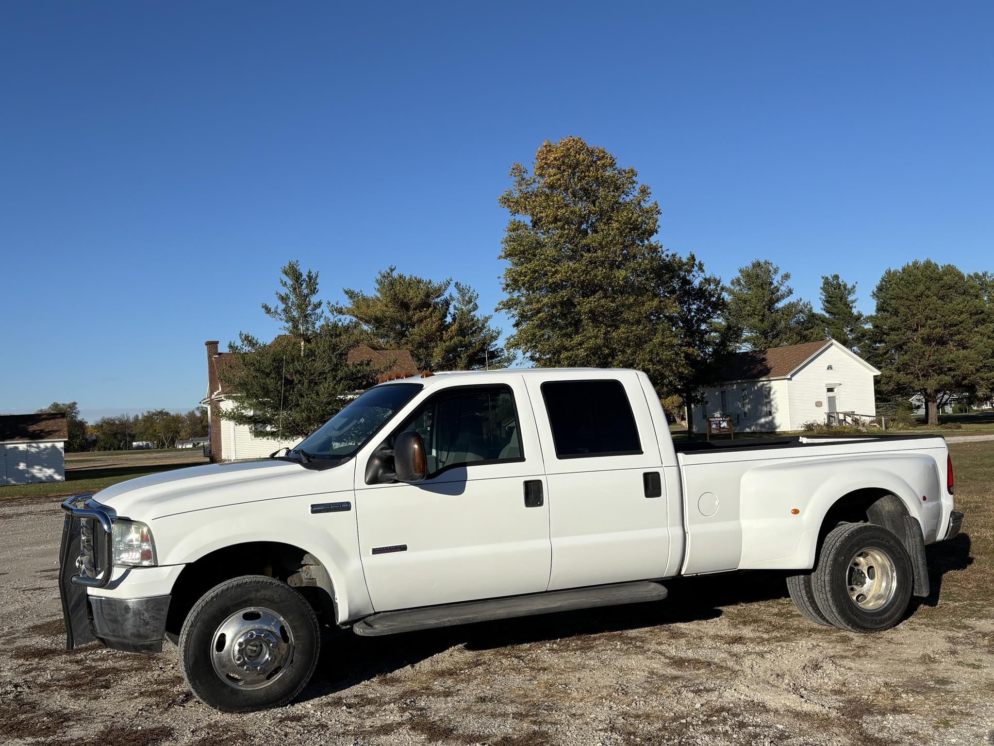 2005 Ford F-350 Equipment Image0