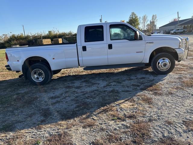 Image of Ford F-350 equipment image 3