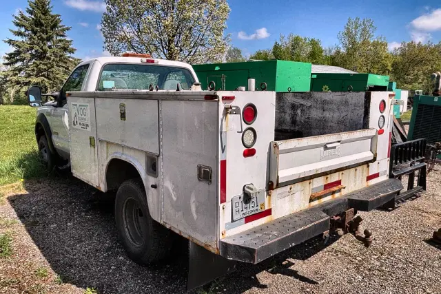 Image of Ford F-350 equipment image 4