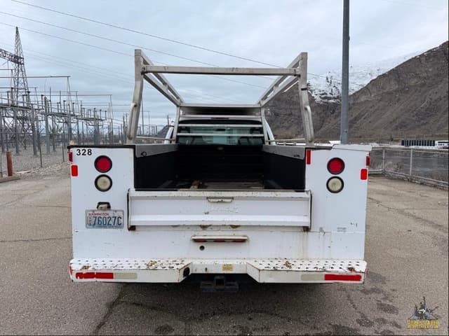 Image of Ford F-350 equipment image 3