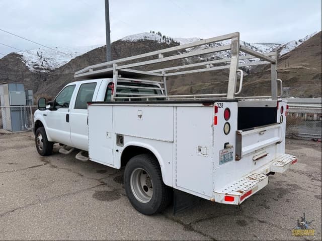 Image of Ford F-350 equipment image 2