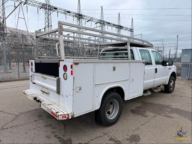 Image of Ford F-350 equipment image 4