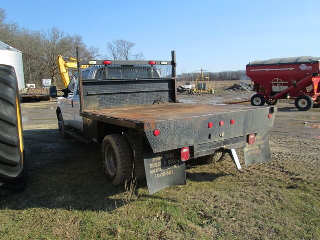 Image of Ford F-350 equipment image 3
