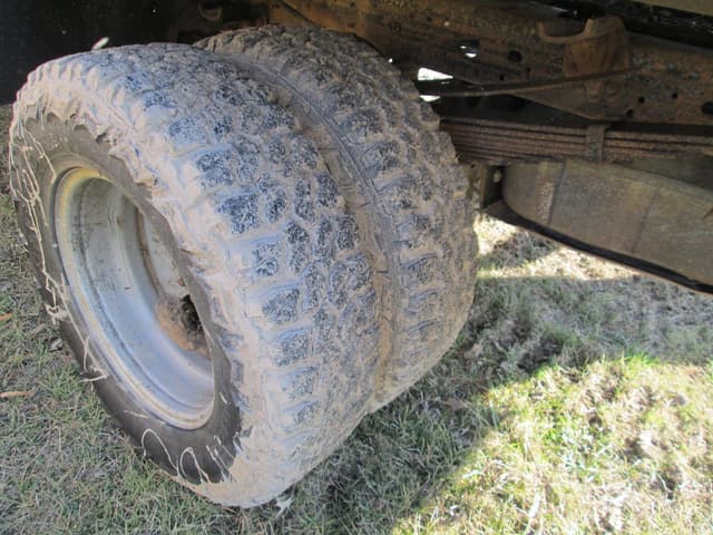 Image of Ford F-350 equipment image 4