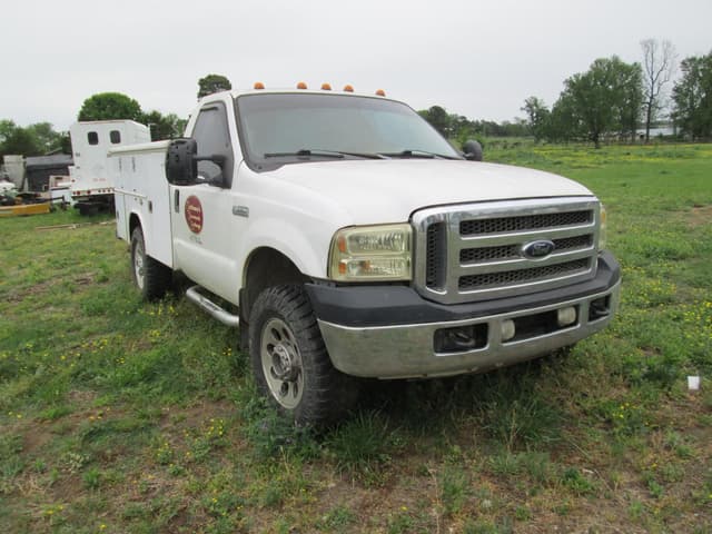 Image of Ford F-350 equipment image 1