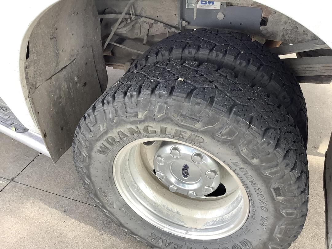 Image of Ford F-350 Primary image