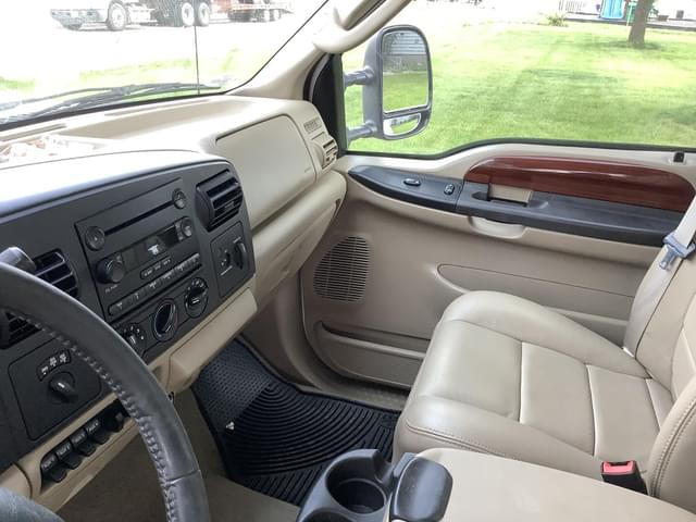 Image of Ford F-350 equipment image 4