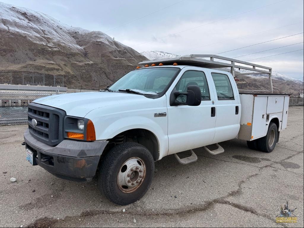 2005 Ford F-350 Equipment Image0