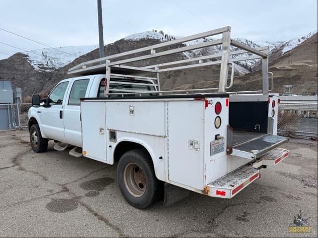 Image of Ford F-350 equipment image 2