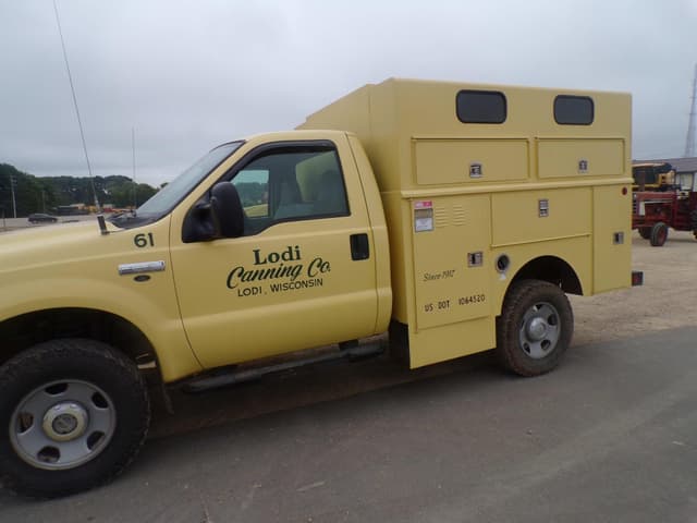 Image of Ford F-350 equipment image 3