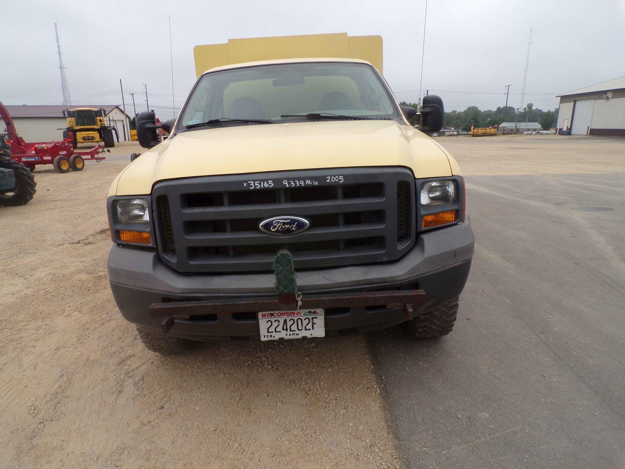 2005 Ford F-350 Equipment Image0