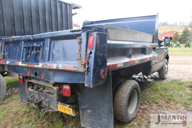 Image of Ford F-350 equipment image 3