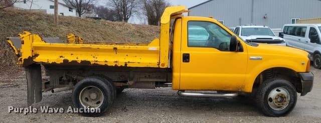 Image of Ford F-350 equipment image 3