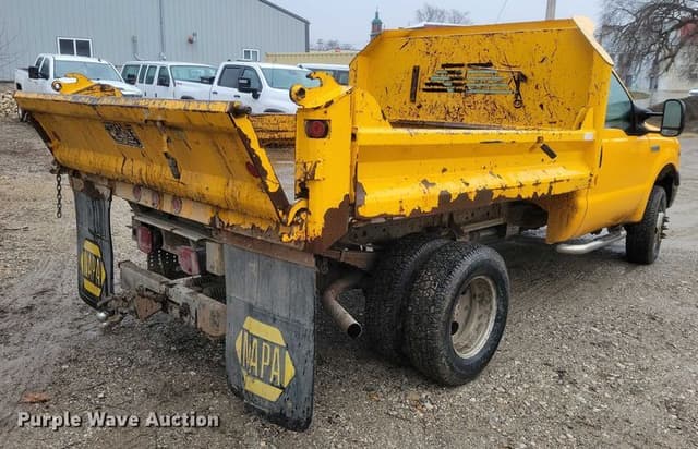 Image of Ford F-350 equipment image 4