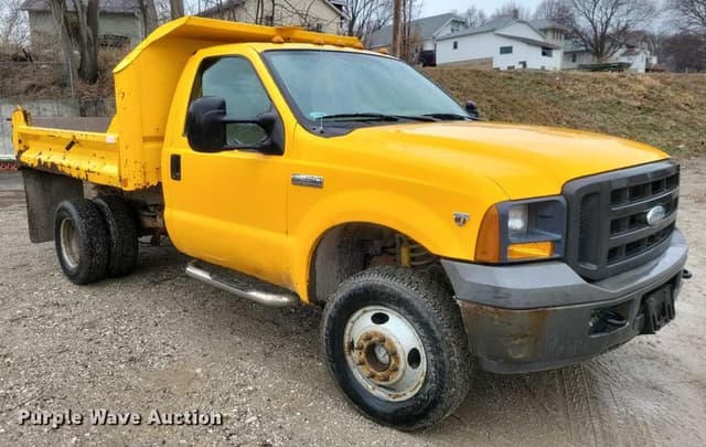 Image of Ford F-350 equipment image 2