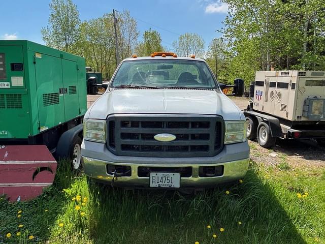 Image of Ford F-350 equipment image 2