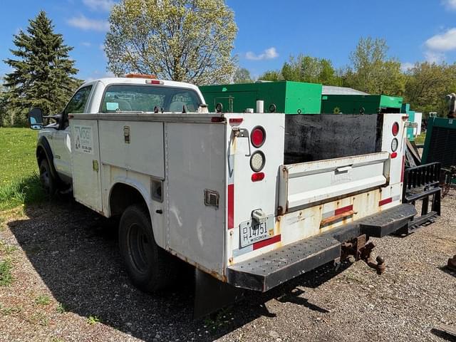 Image of Ford F-350 equipment image 4