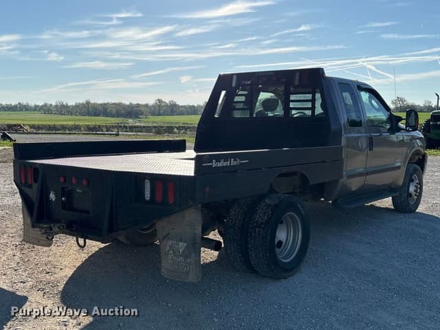 Image of Ford F-350 equipment image 4