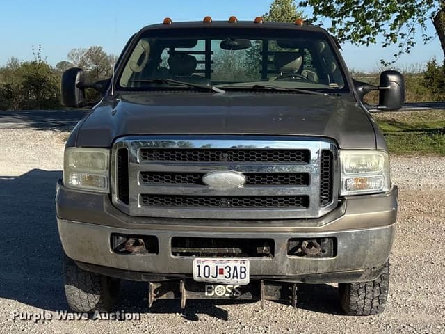 Image of Ford F-350 equipment image 1