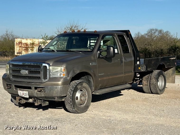 2005 Ford F-350 Equipment Image0