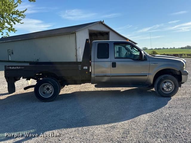 Image of Ford F-350 equipment image 3