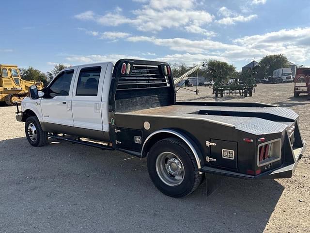 Image of Ford F-350 equipment image 2