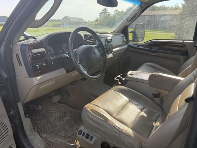 Image of Ford F-350 equipment image 4