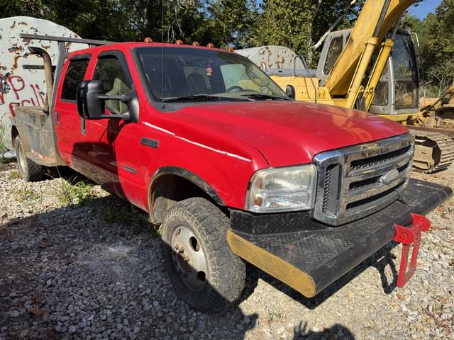 Image of Ford F-350 equipment image 2