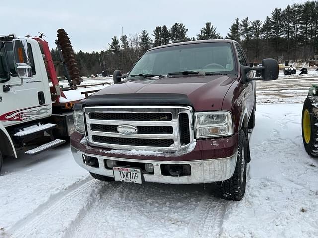 Image of Ford F-350 equipment image 2