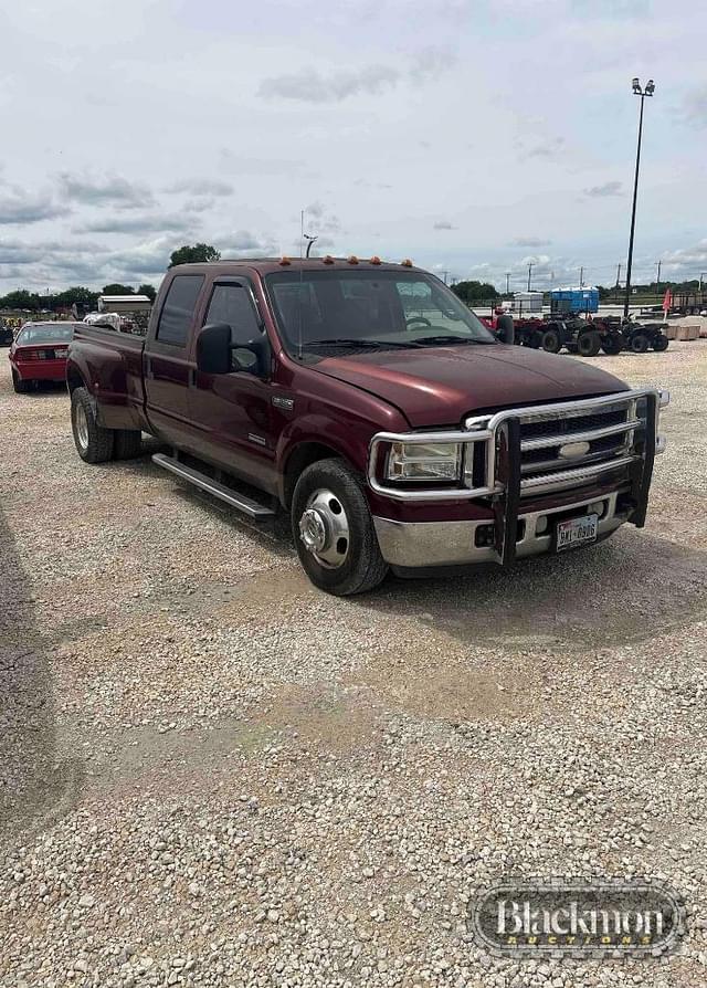 Image of Ford F-350 equipment image 3