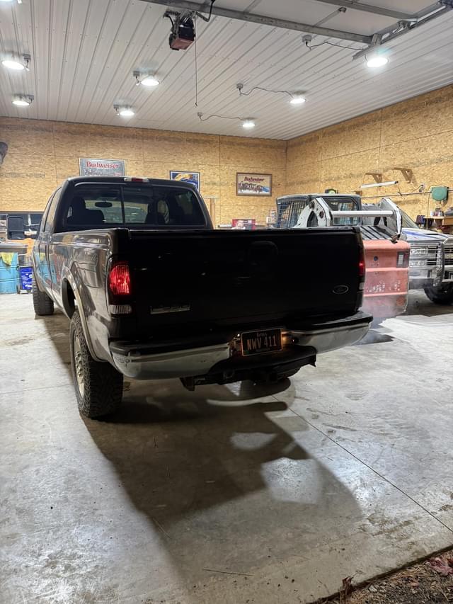 Image of Ford F-350 equipment image 4