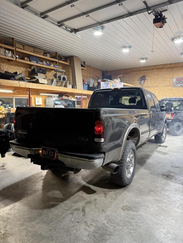 Image of Ford F-350 equipment image 3