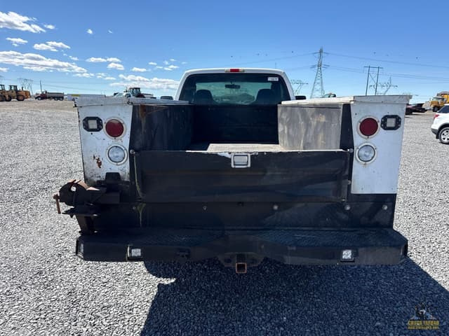 Image of Ford F-350 equipment image 3