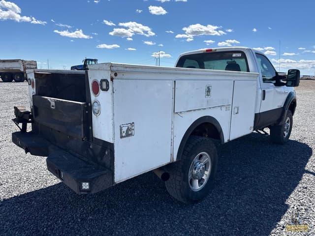 Image of Ford F-350 equipment image 4