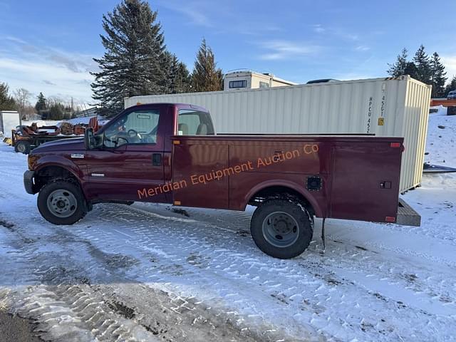 Image of Ford F-350 equipment image 4