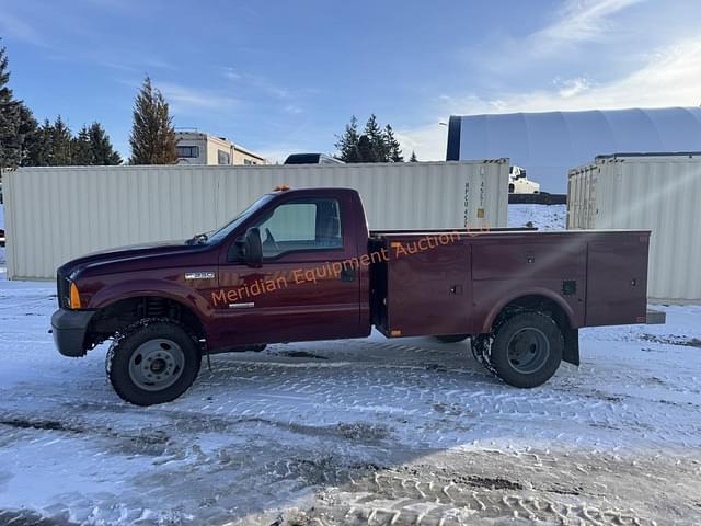 Image of Ford F-350 equipment image 3