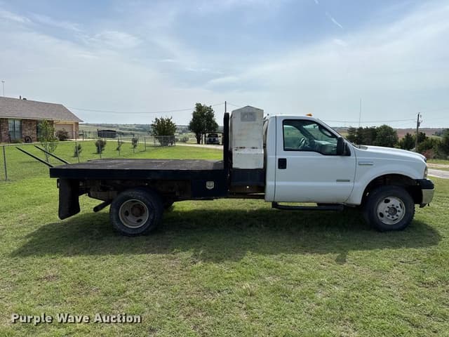 Image of Ford F-350 equipment image 3