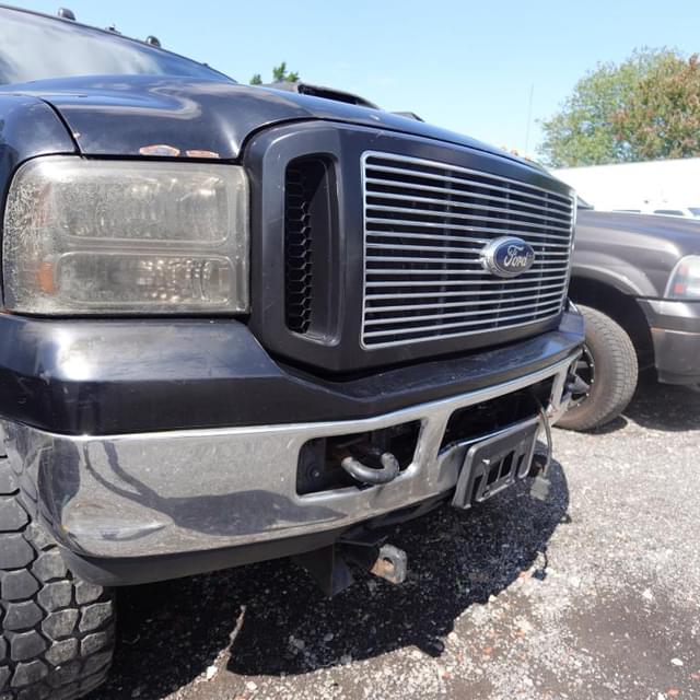 Image of Ford F-350 equipment image 3