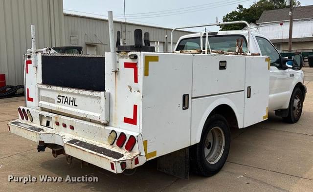 Image of Ford F-350 equipment image 4