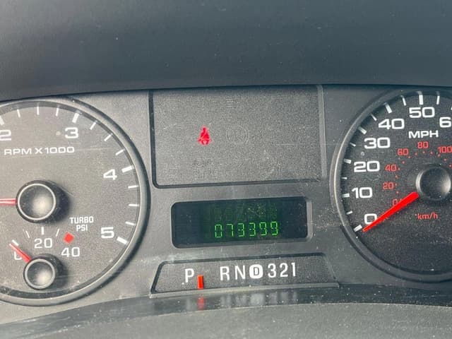 Image of Ford F-350 equipment image 2