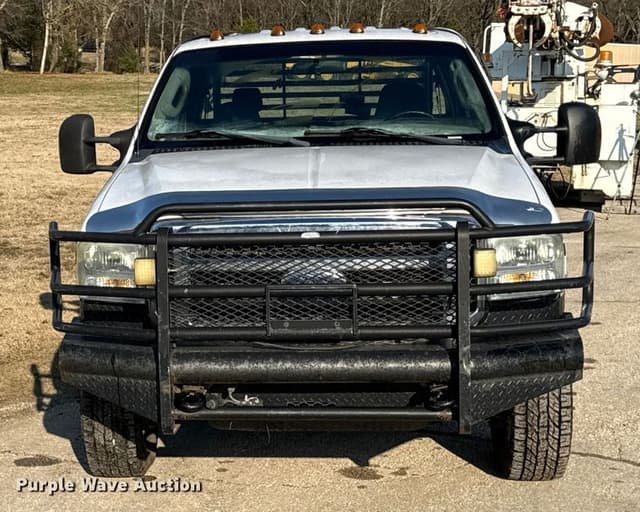 Image of Ford F-350 equipment image 1