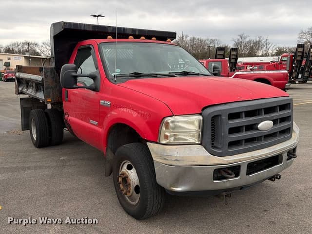 Image of Ford F-350 equipment image 2
