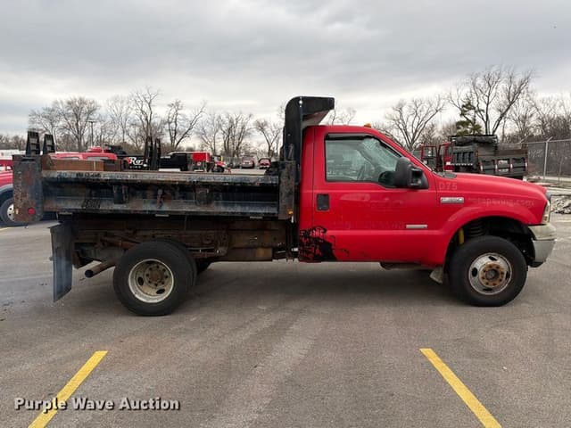 Image of Ford F-350 equipment image 3