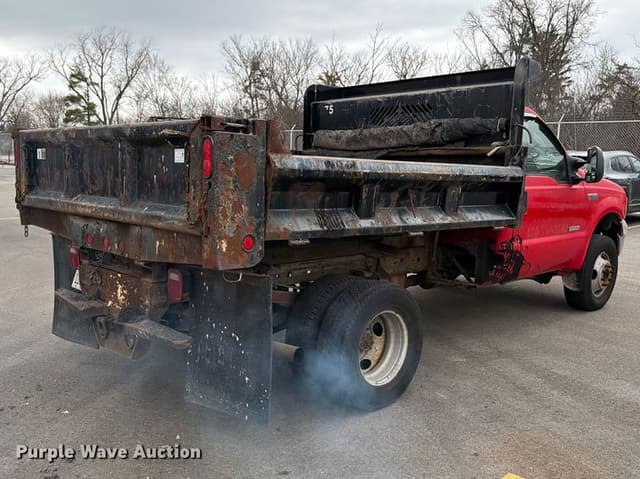 Image of Ford F-350 equipment image 4